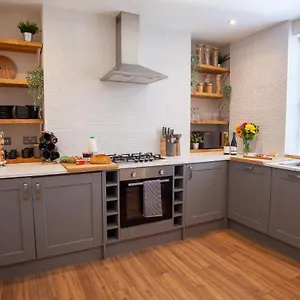 oxford-street-grand-apartment.tophotelsbath.com/