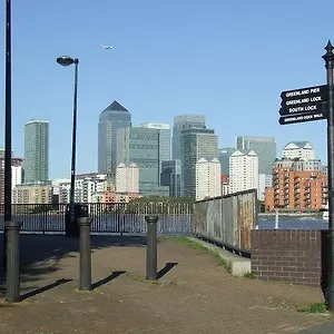  Apartment Surrey Quays Studio