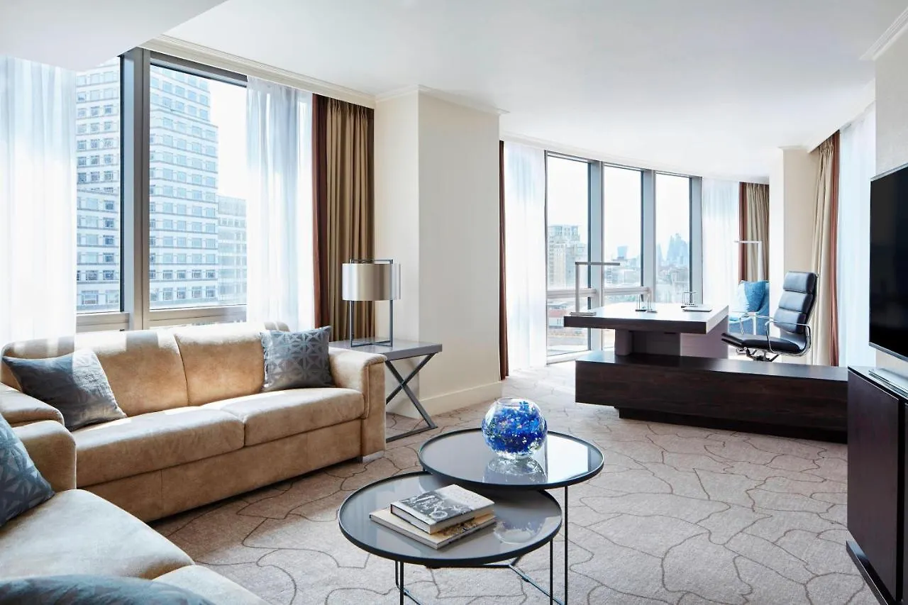 London Marriott Hotel Canary Wharf 5*,