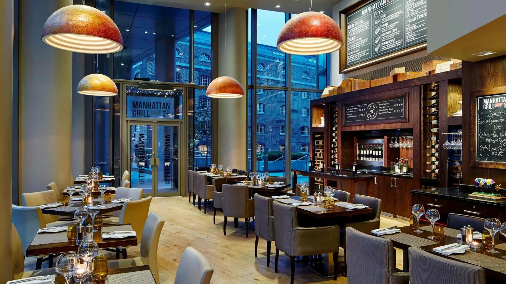 London Marriott Hotel Canary Wharf 5*,